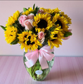 Jarron de flores amarillas y rosas