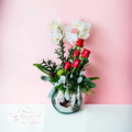 Pecera plata con rosas y orquídea