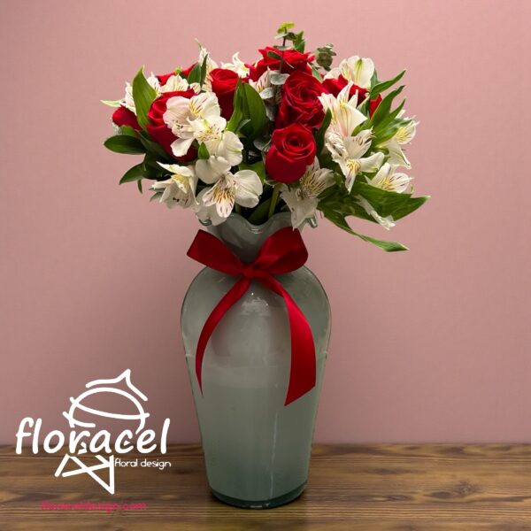 Jarrón de rosas y astro